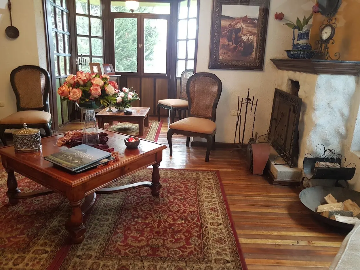 Hostería La Estación - Fachada Histórica